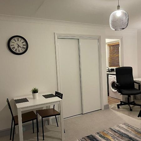 Stunning Studio Flat - Free Parking - 3 Min From Sutton Station Lägenhet Exteriör bild