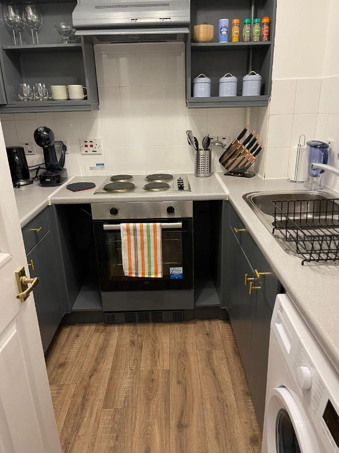 Stunning Studio Flat - Free Parking - 3 Min From Sutton Station Lägenhet Exteriör bild