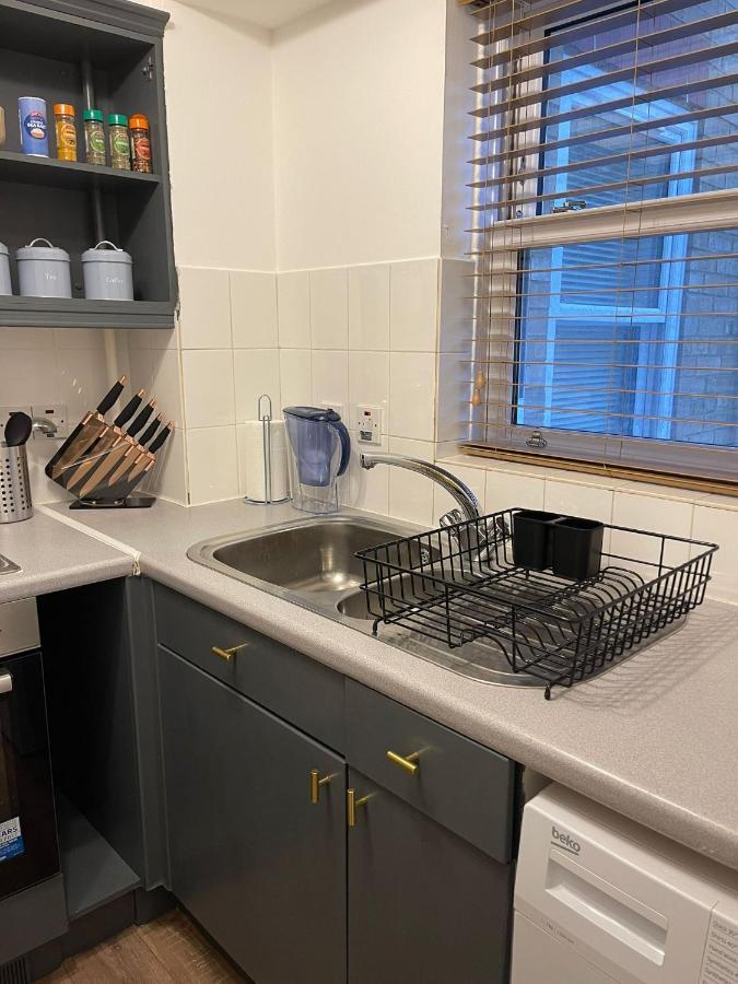 Stunning Studio Flat - Free Parking - 3 Min From Sutton Station Lägenhet Exteriör bild