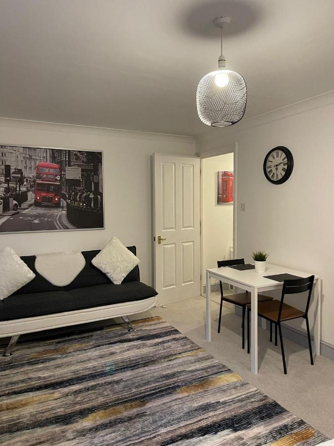 Stunning Studio Flat - Free Parking - 3 Min From Sutton Station Lägenhet Exteriör bild